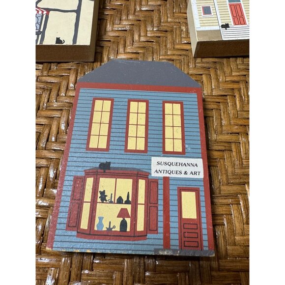 The Cats Meow House Collectible Wooden Shelf Sitters Set Of 3 - Picture 2 of 8